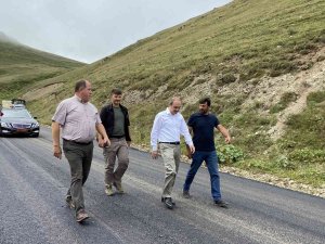 Vali Epcim Tarihinde İlk Kez Asfaltla Buluşan 2600 Rakımlı Köylerde İncelemelerde Bulundu