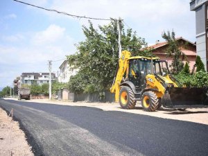 İ̇ki Mahalleyi Birbirine Bağlayan Yola Bin Ton Asfalt