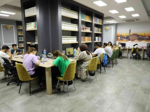 Yenişehir Belediyesi Kütüphanelerinden Üniversiteye