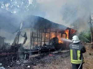 Fethiye’de Bungalov Ev, Alev Alev Yandı