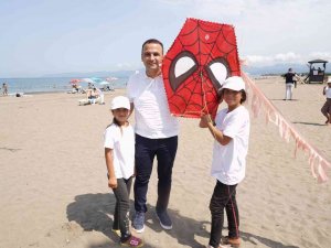 Fındık İşçilerinin Çocukları Gökyüzünü Uçurtmalarla Şenlendirdi