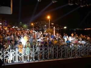 Kuşadası’nda Makedonya Ve Rumeli Rüzgarı Esti