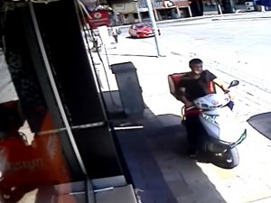 Siparişi Teslim Edince Hayatının Şokunu Yaşadı