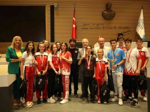 Başarılarını Başkan Turgay Erdem İle Paylaştılar