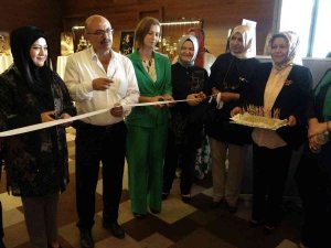 İ̇ğne Oyalarını İlmek İlmek İşliyorlar