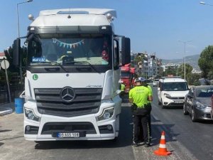 Milas’ta Yük Taşıyan Araçlar Denetleniyor