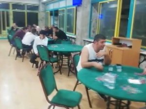 İ̇zmir’de Kumar Oynarken Suçüstü Yakalanan 41 Kişiye Ceza Yağdı