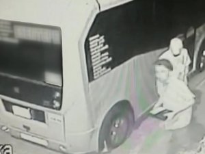 Maltepe’de Karavandan Dizüstü Bilgisayar Çalan 2 Şüpheli Yakayı Ele Verdi
