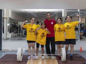 Mersinli Halterciler, Konya’daki Şampiyonadan Madalya İle Dönmeyi Hedefliyor