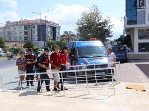 Yüzlerini Gizlemeye Çalışsalar Da Yakalandılar