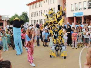 Körfez’de Çocuklar Şenlikle Eğleniyor