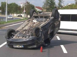 Sultanbeyli’de Sürücü Adaylarının Arasından Geçen Otomobil Takla Attı