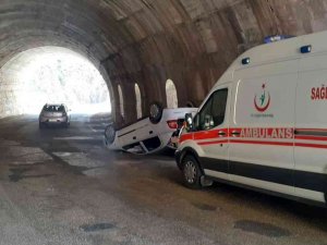 Tunceli’de İki Otomobil Tünelde Çarpıştı: 4 Yaralı