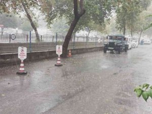 Milas’ta Sağanak Yağmur Etkili Oldu