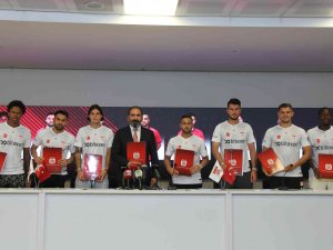 Sivasspor’da Toplu İmza Töreni