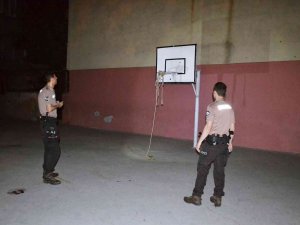 ‘Borcum Var’ Deyip İntihara Kalkışan Vatandaşı Bekçi Ve Polisler Engelledi