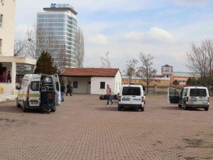 Annesini Bıçaklayan Eski Eşinin Mahkemede Beraatini İstedi