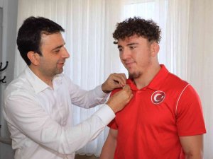 Dünya 3’üncüsü Güreşçi Altınla Ödüllendirildi