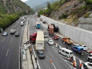 Manisa’da 7 Araçlı Zincirleme Kaza: 5 Yaralı
