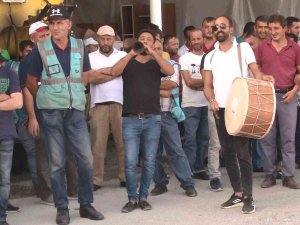 Belediye İşçileri Yüzde 80’lik Zammı Davullu Zurnalı Kutladı