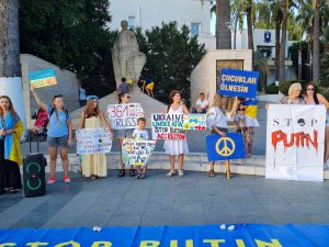 Bodrum’daki Ukraynalılardan Rusya Protestosu