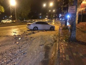 Bilecik’te Sağanak Yağışta Araçlar Yolda Kaldı, Ev Ve Dükkânları Su Bastı