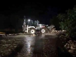İ̇znik’te Sağanak Yağış Sele Neden Oldu