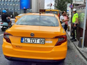 Taksim’de Taksi Ve Dolmuşlar Denetlendi, Kurallara Uymayanlara Ceza Yağdı