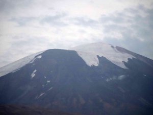 Türkiye’nin En Yüksek Zirvesindeki Buzullar Eriyor