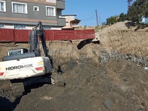 Hatay’da Toprak Kayması Nedeniyle Apartman Boşaltıldı