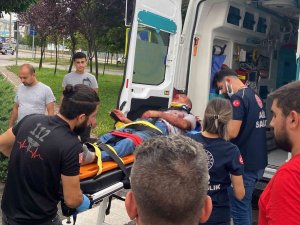 Seyir Halindeki Motosikletin Çarptığı Yaşlı Adam Yaralandı
