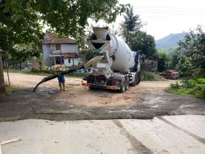 Ünye’de Beton Yol Çalışmaları Sürüyor