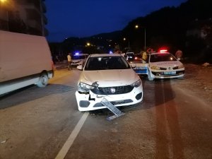 Otomobil, Karşıya Geçmek İsteyen Çocuğa Çarptı