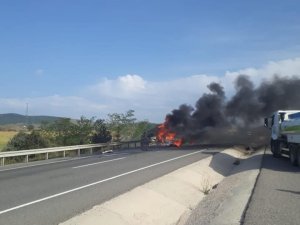 Bariyerlere Çarpan Lpg Yüklü Tanker Alev Alev Yandı