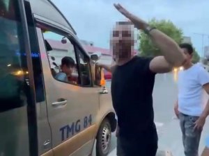 Beylikdüzü’nde Minibüs Şoförü, Tartıştığı Kadın Yolcunun Telefonunu Almaya Çalıştı
