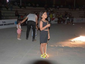 Miniklerden İnanılmaz Sahne Performansı