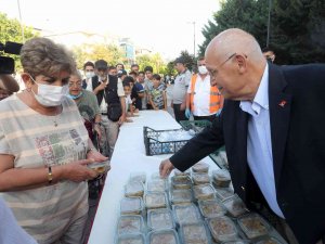 Yenimahalle’de 50 Bin Porsiyon Aşure Dağıtıldı