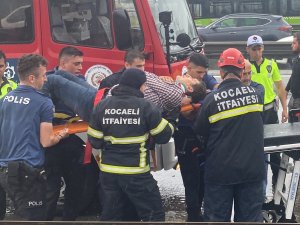 D-100’de Zincirleme Kaza, Araçta Sıkışan Sürücüyü İtfaiye Ekipleri Kurtardı