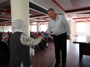 Başkan Turanlı: “İ̇htiyaç Sahibi Ailelerimize Sosyal Yardım Kartı Dağıtmaya Devam Ediyoruz”