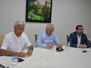 Ak Parti Heyeti Basınla Buluştu