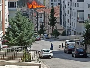 Başkentte Çatı Yangını Korkuttu