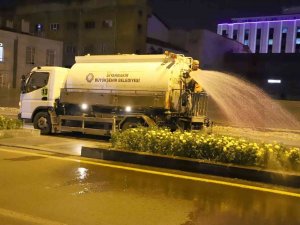 Diyarbakır’da Yeşil Alanları Sıcaklardan Koruma Çalışmaları Sürüyor