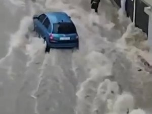 Esenyurt’ta Sulara Kapılan Bir Çocuk Son Anda Kurtarıldı