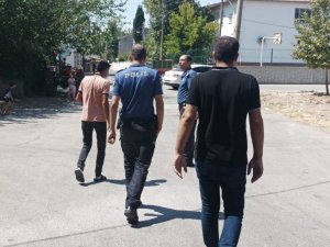 Üzerine Benzin Dökerek Kendini Yakmak İstedi