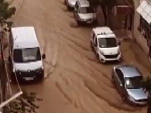 İ̇zmir’i İkinci Kez Sağanak Vurdu