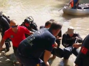 Diyarbakır’da Dicle Nehri’nde Boğulan Çocuk Çıkartıldı