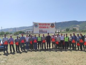 Jandarma Reflektör Dağıttı