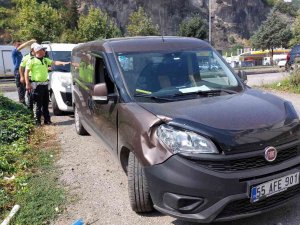 Hafif Ticari Aracın Çarptığı Yaya Ağır Yaralandı