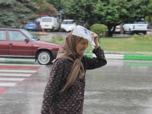 Kırklareli’nde Sağanak Yağış Etkili Oluyor