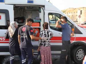 Elazığ’da Yolcu Minibüsü İle Otomobil Çarpıştı: 8 Yaralı